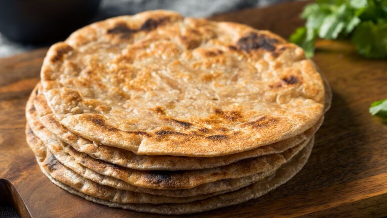 बासी खाना खाने से क्या नुकसान होता है? संभल जाएं, पिछली रात का खाना पड़ सकता है महंगा बासी खाना खाने से क्या नुकसान होता है? संभल जाएं, पिछली रात का खाना पड़ सकता है महंगा
