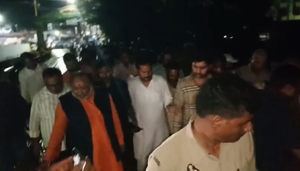 बलिया पुल उद्घाटन पर मंत्री ने पीडब्लूडी अभियंता को लगाई फटकार