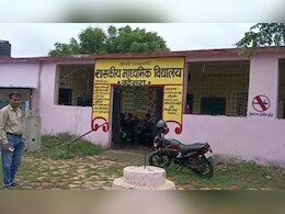 MP News: स्कूलों की हालत खराब, खौफ के साए में पढ़ रहे बच्चे; बिल्डिंग की मरम्मत करने तैयार नहीं अधिकारी MP News: स्कूलों की हालत खराब, खौफ के साए में पढ़ रहे बच्चे; बिल्डिंग की मरम्मत करने तैयार नहीं अधिकारी