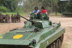 Aamir Khan Experiences Army War Tank, Learns Tactical Advantages | Jai Jawan With Aamir Khan Aamir Khan Experiences Army War Tank, Learns Tactical Advantages | Jai Jawan With Aamir Khan
