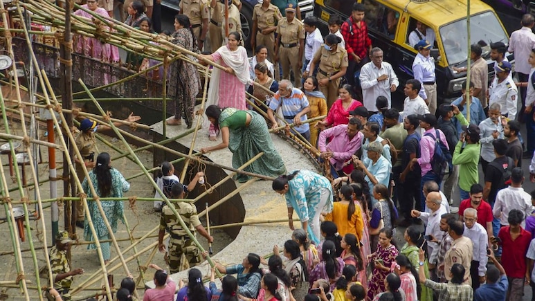Mumbai News: मग्रुरी नडली; कबुरतरखाना बंदीविरोधात आक्रमक जैन आंदोलकांवर गुन्हा दाखल