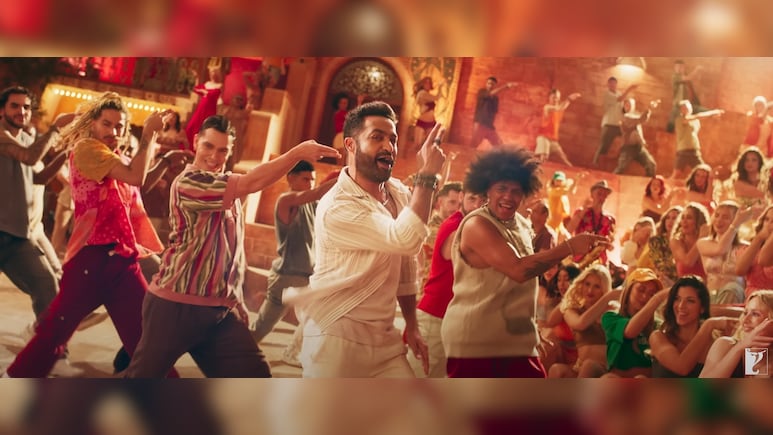 एनटीआर ने 'वॉर 2' के 'जनाबे आली' गाने के टीजर में बेजोड़ मूव्स से जीता दिल