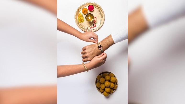 क्या आप जानते हैं कलावा से जुड़े नियम, जानिए कितनी बार रक्षा सूत्र को कलाई में लपेटना होता है शुभ क्या आप जानते हैं कलावा से जुड़े नियम, जानिए कितनी बार रक्षा सूत्र को कलाई में लपेटना होता है शुभ