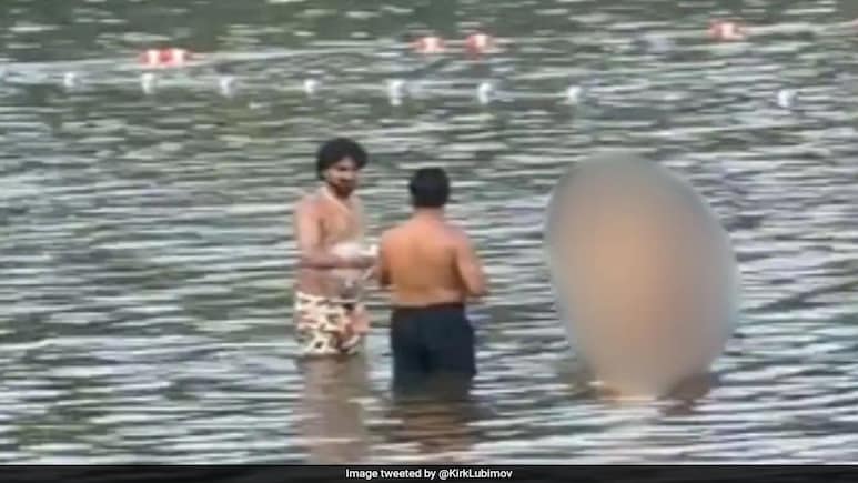 Group Of People Slammed For Using Soap While Bathing At Canadian Lake: "It's Not A Bathtub" Group Of People Slammed For Using Soap While Bathing At Canadian Lake: "It's Not A Bathtub"