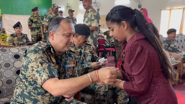 रक्षाबंधन: जैसलमेर में बहनों ने BSF जवानों को बांधी राखी, देश की रक्षा का लिया वचन