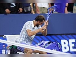 US Open 2025: 'फोटोग्राफर' को जाता देख भड़के डेनियल मेदवेदेव, रेफरी से हुई तीखी बहस, तिलमिलाकर तोड़ा रैकेट US Open 2025: 'फोटोग्राफर' को जाता देख भड़के डेनियल मेदवेदेव, रेफरी से हुई तीखी बहस, तिलमिलाकर तोड़ा रैकेट