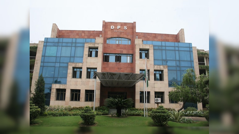 DPS द्वारका स्कूल को बम से उड़ाने की धमकी, दिल्ली पुलिस मौके पर पहुंची DPS द्वारका स्कूल को बम से उड़ाने की धमकी, दिल्ली पुलिस मौके पर पहुंची
