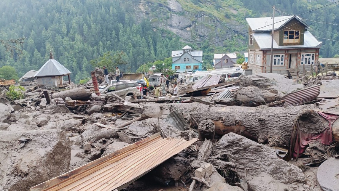 LIVE: किश्तवाड़ में बादल फटने से भारी तबाही, 12 लोगों की मौत, हेल्पलाइन नंबर जारी, पढ़ें- टॉप अपडेट्स