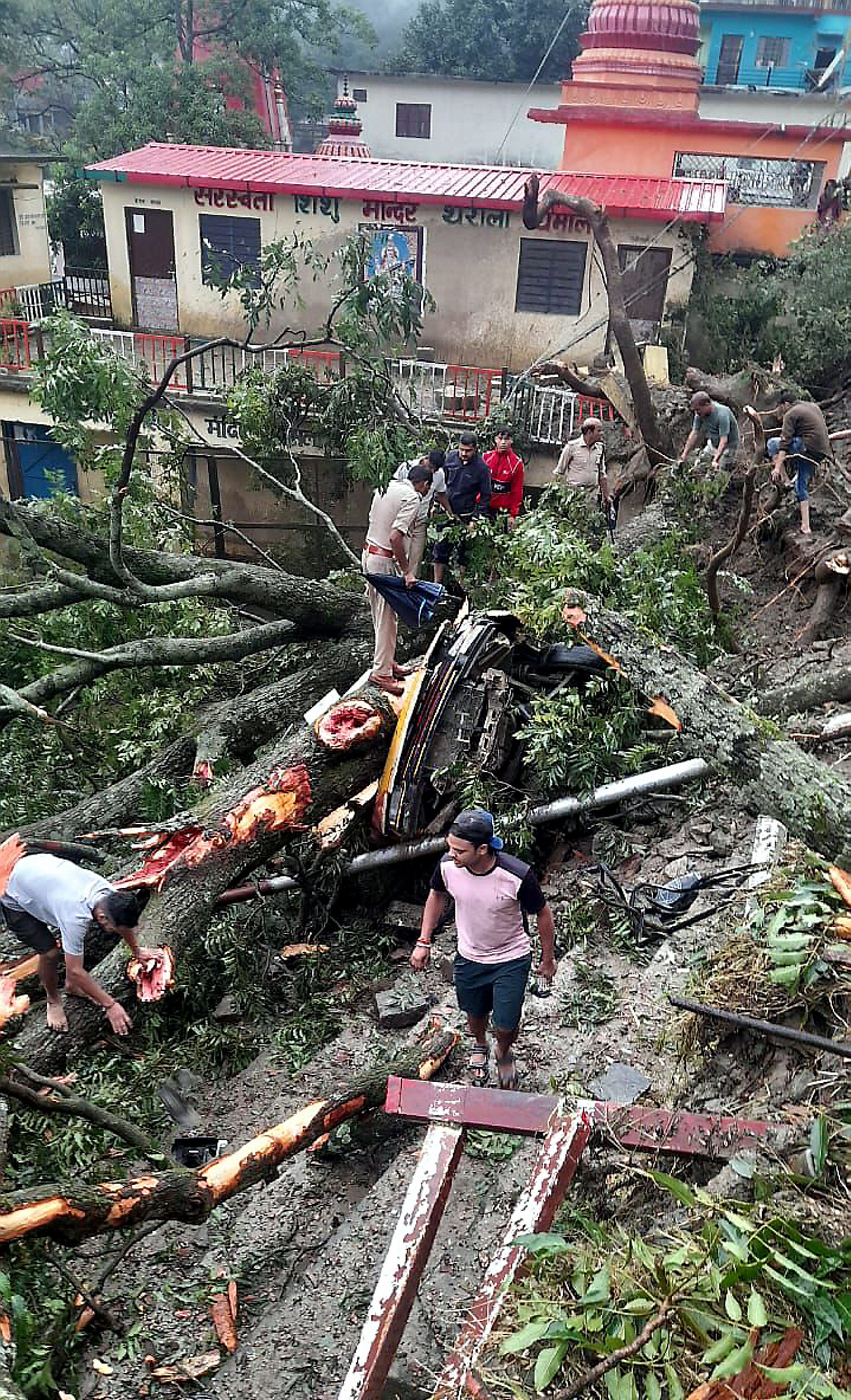 धराली के बाद अब थराली में आसमान से बरसी आफत, बादल फटने से मची भारी तबाही, दो लोग लापता