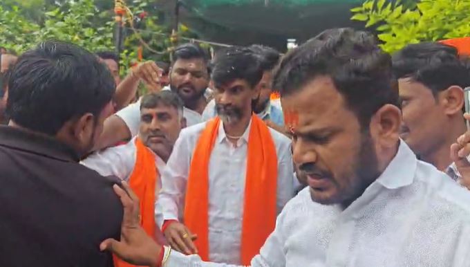 मैं आ रहा हूं, कुर्बानी देने को तैयार... मराठा आरक्षण आंदोलन के लिए मनोज जरांगे मुंबई रवाना