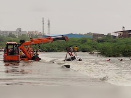 राजस्थान: दो बेटियों के बाद पैदा हुआ बेटा... मंदिर दर्शन को जा रहा पूरा परिवार लूनी नदी में डूबा राजस्थान: दो बेटियों के बाद पैदा हुआ बेटा... मंदिर दर्शन को जा रहा पूरा परिवार लूनी नदी में डूबा