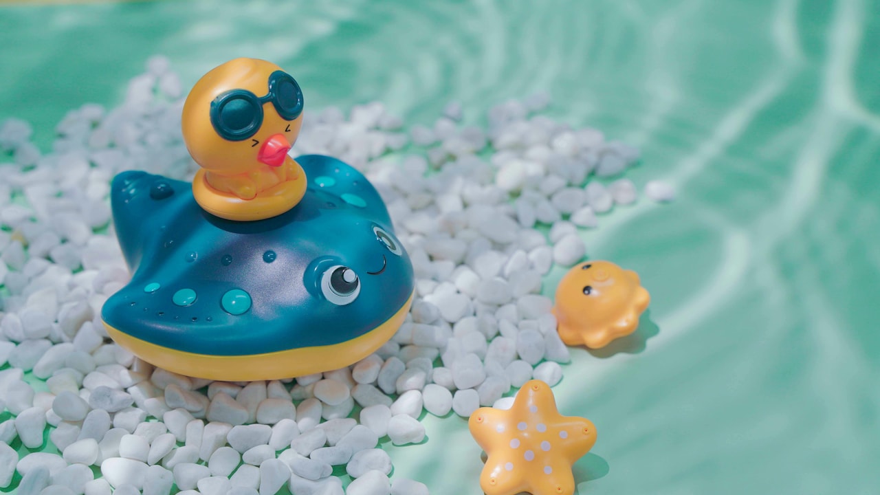 Make bathtime fun for your kids with these interesting bath toys