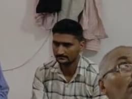 ACB Action: किसान से पटवारी को रिश्वत लेना पड़ा भारी, 15000 की डील... तहसील कार्यालय में रंगे हाथ गिरफ्तार ACB Action: किसान से पटवारी को रिश्वत लेना पड़ा भारी, 15000 की डील... तहसील कार्यालय में रंगे हाथ गिरफ्तार