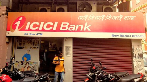 विरोध के चलते ICICI बैंक ने मिनिमम बैलेंस पर किए पीछे कदम, ग्राहकों को मिली कुछ राहत