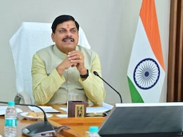 सड़क मार्ग से देर रात अचानक रतलाम पहुंच गए CM मोहन यादव, अफसरों में मचा हड़कंप  सड़क मार्ग से देर रात अचानक रतलाम पहुंच गए CM मोहन यादव, अफसरों में मचा हड़कंप