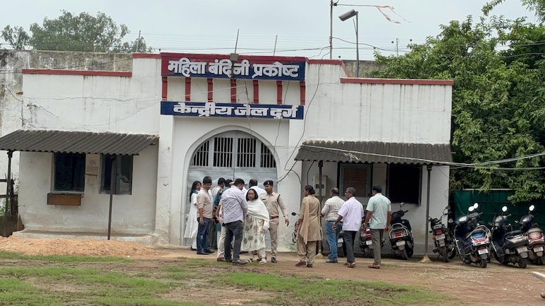 Chhattisgarh Nuns Bail: छत्तीसगढ़ ह्यूमन ट्रैफिकिंग मामले में दो नन और एक अन्य को मिली जमानत Chhattisgarh Nuns Bail: छत्तीसगढ़ ह्यूमन ट्रैफिकिंग मामले में दो नन और एक अन्य को मिली जमानत