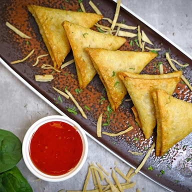 5 Best Irani Samosas In Hyderabad: Where To Find The Flakiest, Spiciest Bites