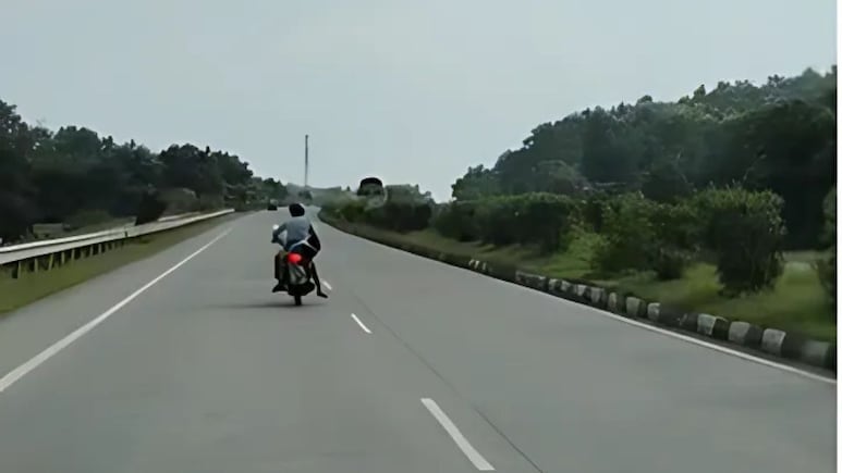 VIDEO : मदत न मिळाल्याने पत्नीचा मृतदेह बाईकला बांधून नेण्याची वेळ, नागपुरातील हृदयद्रावक घटना