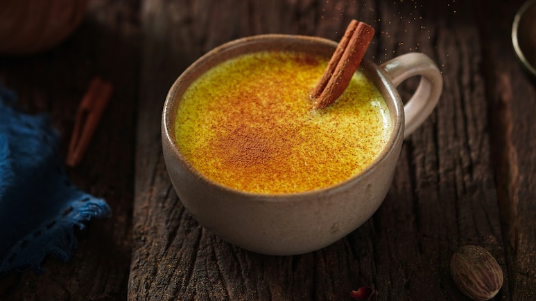 How To Boost Nutrient Absorption From Turmeric, Amla And Other Desi Winter Foods This Season