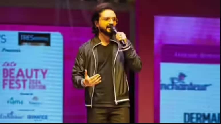 एक्टर और टीवी एंकर राजेश केशव को स्टेज पर आया हार्ट अटैक, गंभीर हालत में पहुंचाया गया अस्पताल