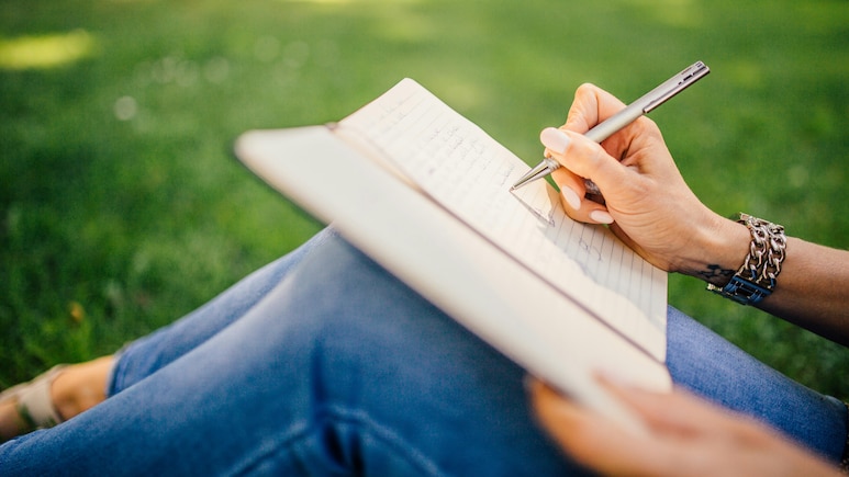 How To Start A Travel Journal: A Beginner's Guide To Collect All Travel Memories
