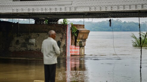 दिल्‍ली में बाढ़ का खतरा! खोले गए हथिनीकुंड के 18 गेट, खतरे के निशान से पार यमुना नदी