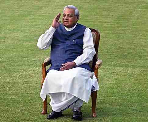 पुण्यतिथि विशेष : अटल बिहारी वाजपेयी, विरोधी थे जिनकी वाणी के मुरीद, नेहरू ने भी कहा था- ये एक दिन देश चलाएगा