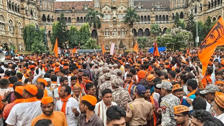 Manoj Jarange Patil Morcha : मराठा आंदोलकांना आधार; मुंबई महापालिकेने आझाद मैदानात दिल्या तात्काळ सेवा-सुविधा Manoj Jarange Patil Morcha : मराठा आंदोलकांना आधार; मुंबई महापालिकेने आझाद मैदानात दिल्या तात्काळ सेवा-सुविधा