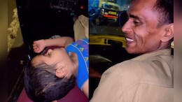 बाप-लेकीची हृदयस्पर्शी गोष्ट! मुलीला कुशीत घेऊन चालवतोय रिक्षा; 'हा' VIDEO पाहून डोळे पाणावतील