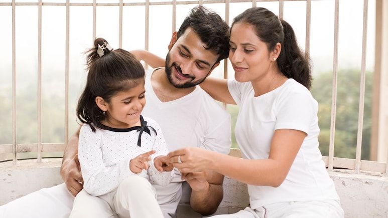 Parenting Tips: शाळेतून आल्यावर मुलांना हे 5 प्रश्न नक्की विचारा? तज्ज्ञांनी कारणही सांगितलं