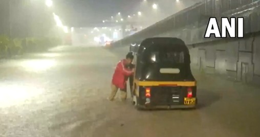 मुंबई में आफत की बारिश, IMD ने जारी किया अलर्ट, पुलिस ने इन रास्तों से बचने की दी सलाह