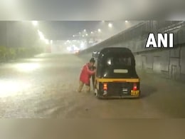मुंबई में आफत की बारिश, IMD ने जारी किया अलर्ट, पुलिस ने इन रास्तों से बचने की दी सलाह मुंबई में आफत की बारिश, IMD ने जारी किया अलर्ट, पुलिस ने इन रास्तों से बचने की दी सलाह