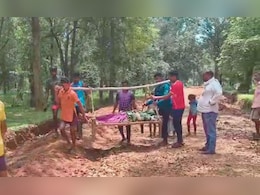 गडचिरोलीतील मन हेलावून टाकणारी घटना; आदिवासींच्या समस्या कधी संपणार?  गडचिरोलीतील मन हेलावून टाकणारी घटना; आदिवासींच्या समस्या कधी संपणार?