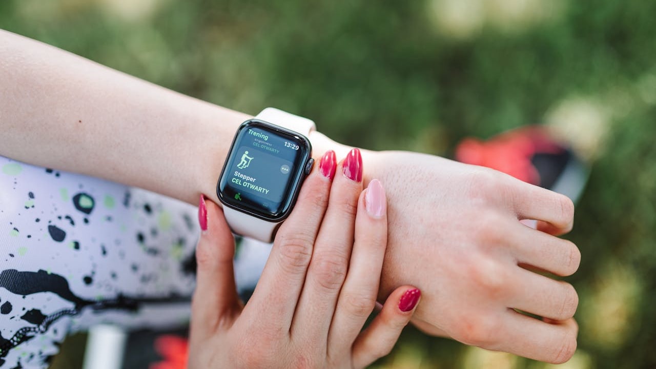 Women's Smartwatches With Health Trackers Starting ₹2,999