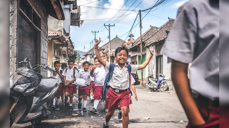 Mumbai School Holiday : मुंबईतील शाळा-कॉलेजांना सुट्टी जाहीर; कार्यालयांनाही मिळणार का? Mumbai School Holiday : मुंबईतील शाळा-कॉलेजांना सुट्टी जाहीर; कार्यालयांनाही मिळणार का?