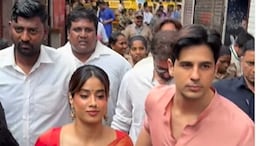 Ganesh Chaturthi 2025: Ahead Of <i>Param Sundari</i> Release, Janhvi Kapoor And Sidharth Malhotra Visit Lalbaugcha Raja
