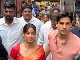 Ganesh Chaturthi 2025: Ahead Of <i>Param Sundari</i> Release, Janhvi Kapoor And Sidharth Malhotra Visit Lalbaugcha Raja