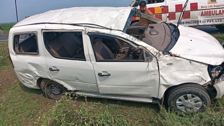 इंदौर के अपर कलेक्टर रिंकेश सिंह बैश सड़क दुर्घटना में घायल, गाड़ी में परिवार के 7 लोग थे सवार, इलाज जारी इंदौर के अपर कलेक्टर रिंकेश सिंह बैश सड़क दुर्घटना में घायल, गाड़ी में परिवार के 7 लोग थे सवार, इलाज जारी