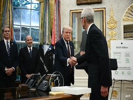 Apple CEO Tim Cook Presents 24-Karat Gold "Unique" Gift To Donald Trump Apple CEO Tim Cook Presents 24-Karat Gold "Unique" Gift To Donald Trump