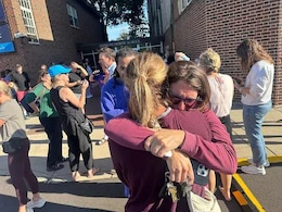 US School Firing : अमेरिकेत पुन्हा गोळीबार, शाळेत घुसून केलेल्या गोळीबारात निष्पाप मुले लक्ष्य US School Firing : अमेरिकेत पुन्हा गोळीबार, शाळेत घुसून केलेल्या गोळीबारात निष्पाप मुले लक्ष्य