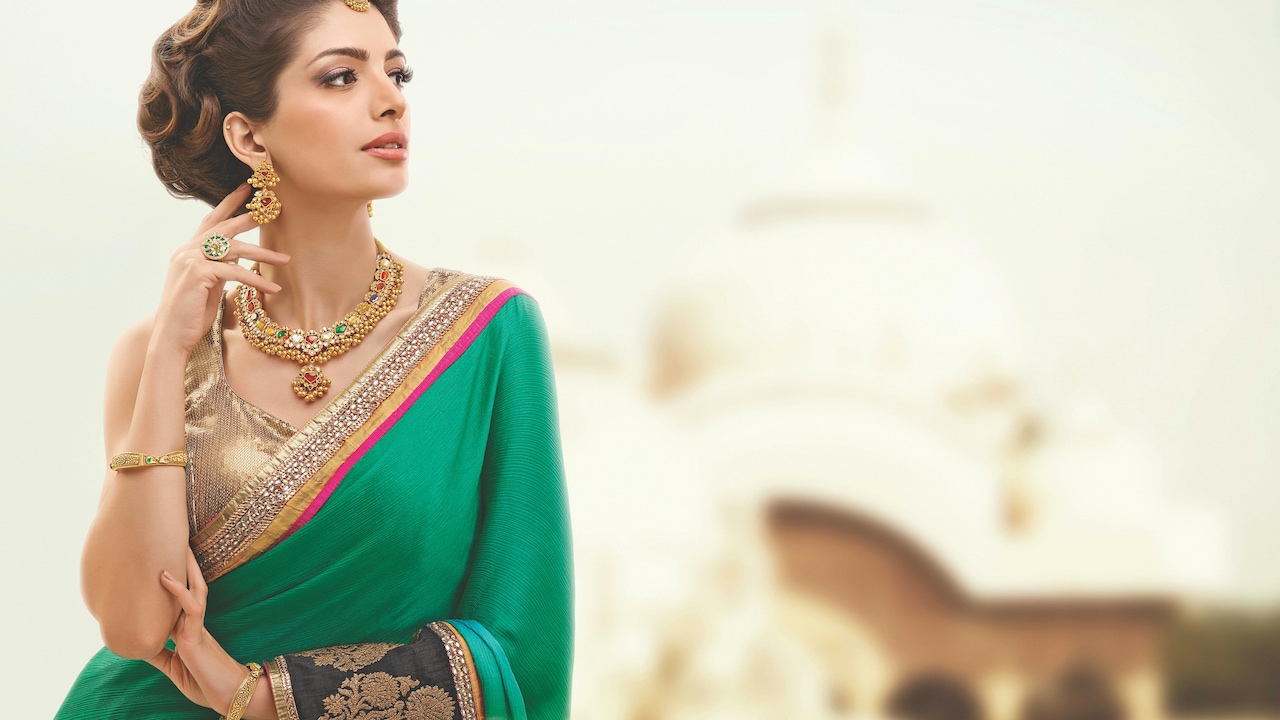 Net Saree Styling Made Easy: Avoid Snags, Secure Pleats And Shine At Any Event.