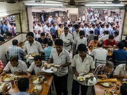 Goregaon Udipi Vihar: मेदू वडा 20 पैसे,राईस प्लेट फक्त 50 पैसे? मुंबईकरांनी तुडुंब खाल्ले तरी बिल 1 रुपयाच्या वर नाही गेले Goregaon Udipi Vihar: मेदू वडा 20 पैसे,राईस प्लेट फक्त 50 पैसे? मुंबईकरांनी तुडुंब खाल्ले तरी बिल 1 रुपयाच्या वर नाही गेले