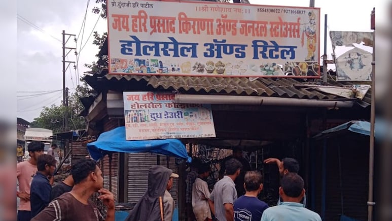 Palghar Crime: हा कसला माज? चोरीची तक्रार दिल्याचा राग, पुन्हा चोरी केली अन् दुकानही जाळलं Palghar Crime: हा कसला माज? चोरीची तक्रार दिल्याचा राग, पुन्हा चोरी केली अन् दुकानही जाळलं