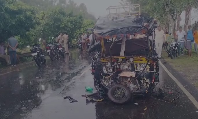 पटना में खौफनाक हादसा! ऑटो और हाइवा की टक्कर में पांच लोगों की मौत, कई घायल
