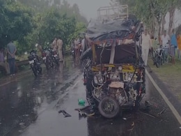 पटना में खौफनाक हादसा! ऑटो और हाइवा की टक्कर में पांच लोगों की मौत, कई घायल पटना में खौफनाक हादसा! ऑटो और हाइवा की टक्कर में पांच लोगों की मौत, कई घायल