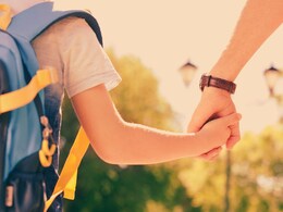 महाराष्ट्र पुन्हा हादरला, ठाण्यातील नामांकित शाळेत 4 वर्षांच्या मुलीवर लैंगिक अत्याचार; CCTV फुटेजमध्ये... महाराष्ट्र पुन्हा हादरला, ठाण्यातील नामांकित शाळेत 4 वर्षांच्या मुलीवर लैंगिक अत्याचार; CCTV फुटेजमध्ये...