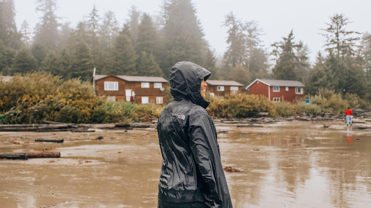 Choose A Raincoat With Waterproof And Breathable During The Flipkart Freedom Sale 