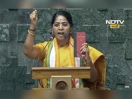 Crime Story: चोरांनी महिला खासदाराच्या गळ्यातील चेन हिसकावली, दिल्लीत महिला खासदारही असुरक्षित? Crime Story: चोरांनी महिला खासदाराच्या गळ्यातील चेन हिसकावली, दिल्लीत महिला खासदारही असुरक्षित?