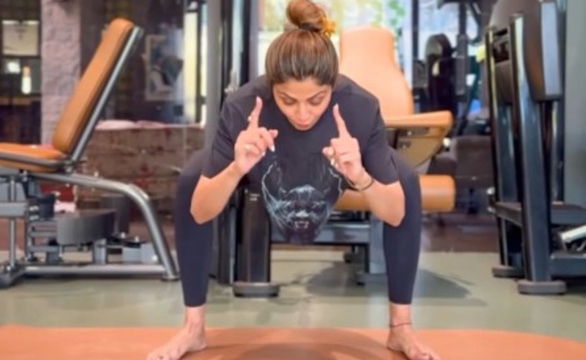 Shilpa Shetty ने किया फिटनेस चैलेंज, क्या आप भी शिल्पा की तरह कर सकते हैं यह एक मूव