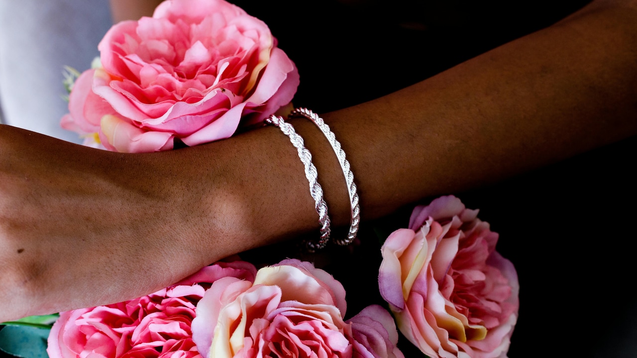 Use silver bracelets or bangles to create a fusion look 